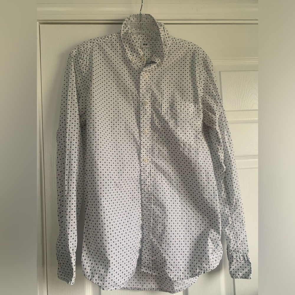 UNI QLO White Patterned Dress Shirt - Size S - Stylish and Well-Maintained